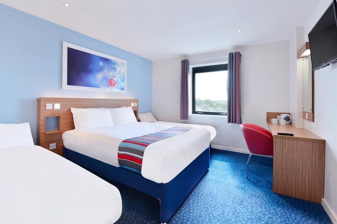 Travelodge London Хаунслоу Экстерьер фото